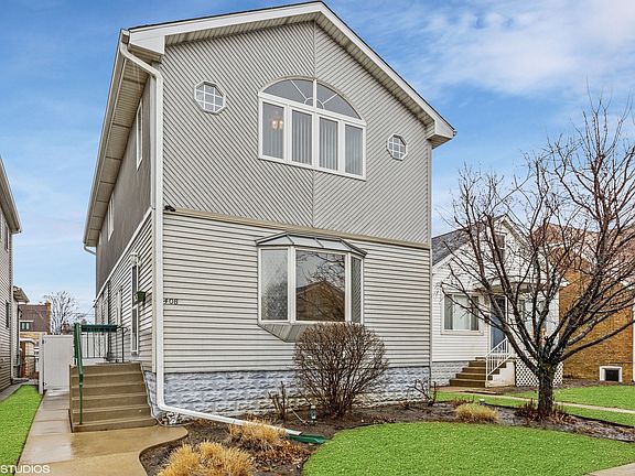 2nd image of 5408 N Mont Clare Ave