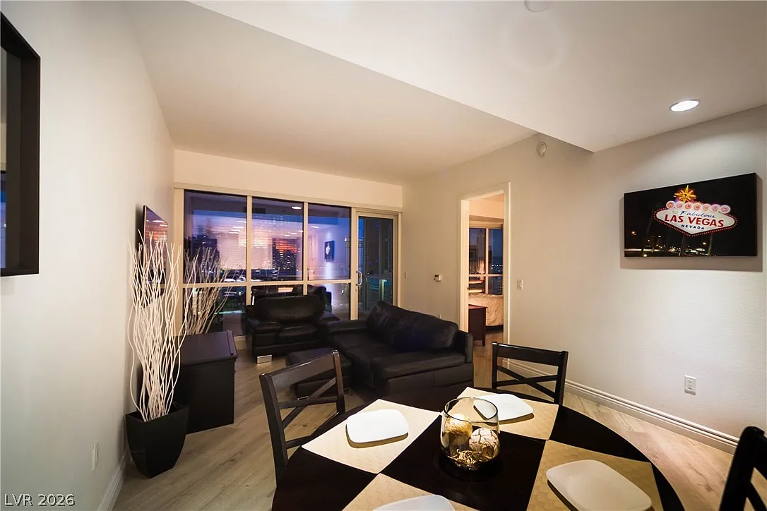 2 bed, 2.0 bath, 1132 sqft, $3,000 — Photo 3