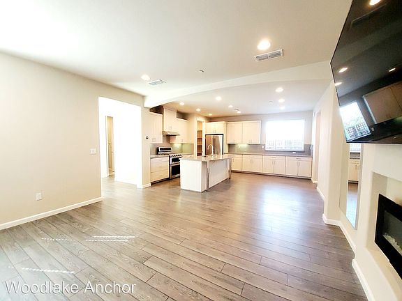 4th image of 618 Montage Cir
