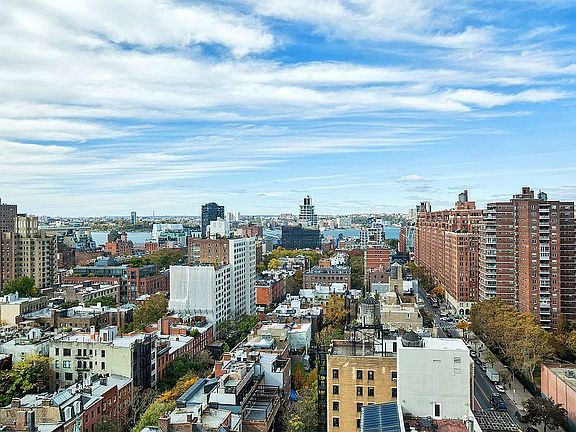 4th image of 300 W 23rd St APT 19N