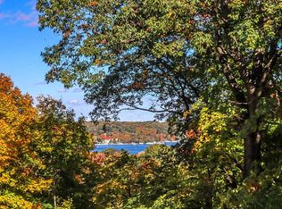 830 Tarrant Dr, Fontana, WI 53125