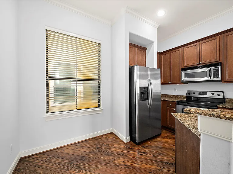 202 McGowen St #F — Photo 9