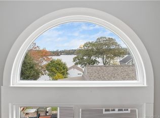 11 Oak Dr, Morris, CT 06763