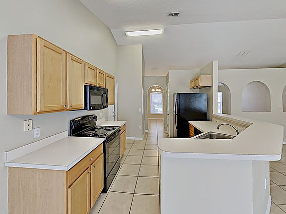 5th image of 827 Sunset Cove Dr