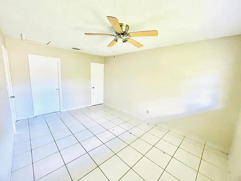 1445 SW 33rd St — Photo 13
