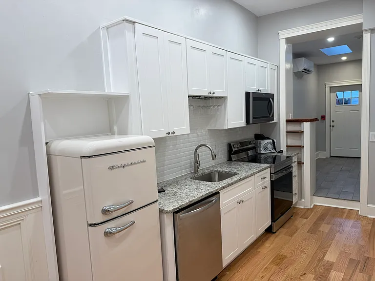 484 Broadway St #1 — Photo 6