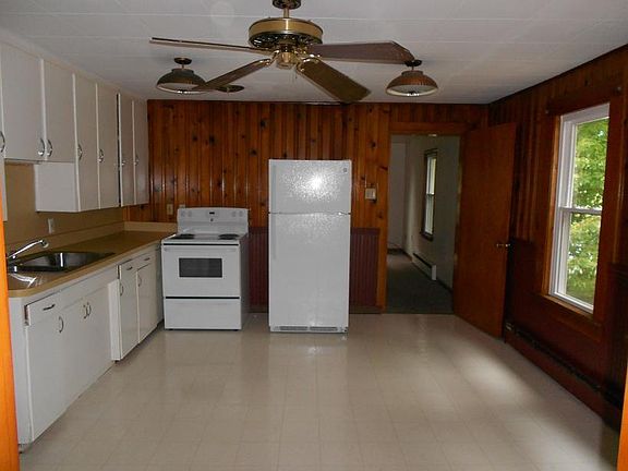 large eat in kitchen