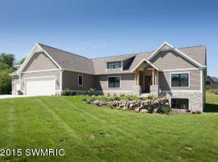 3863 Oakharbor St, Kalamazoo, MI 49009