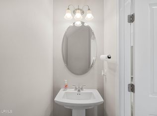 41 Chinquapin St, Beaufort, SC 29906