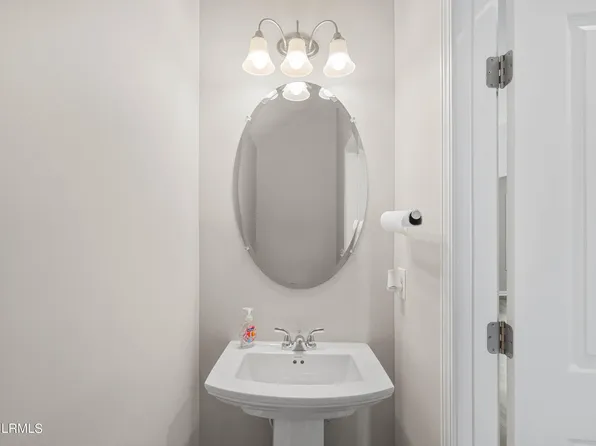 41 Chinquapin St, Beaufort, SC 29906