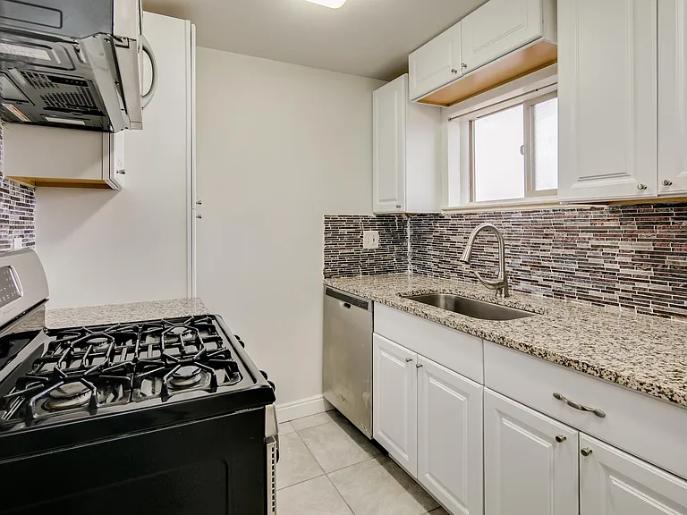 220 S Holly St #2 — Photo 6