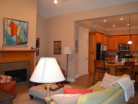 4th image of 202 W Brentwood Blvd Unit 2