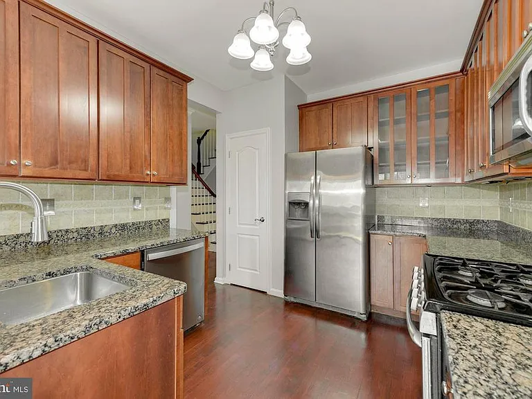 345 Huntington Dr — Photo 10