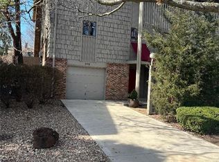 8728 Metcalf Ave #101, Overland Park, KS 66212