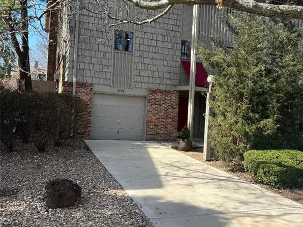 8728 Metcalf Ave #101, Overland Park, KS 66212