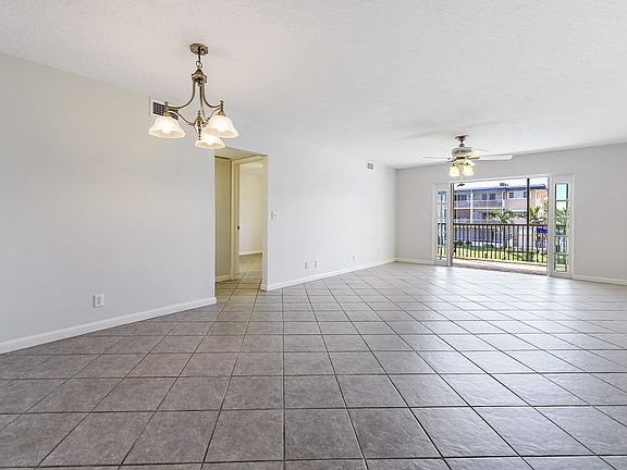3rd image of 124 Shore Ct APT 202