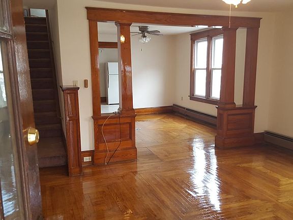 Entrance/Living Room Area