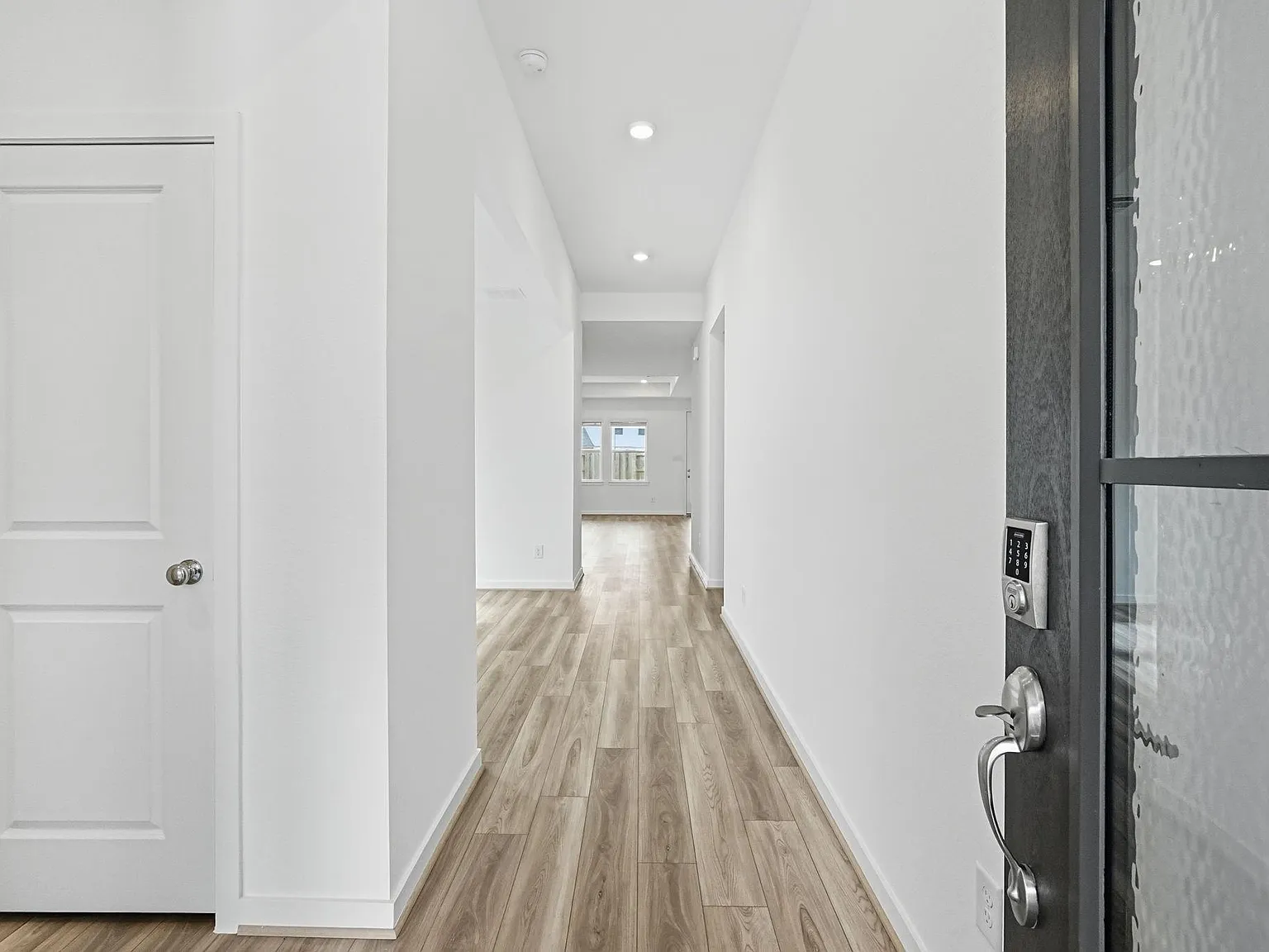 3 bed, 2.0 bath, 1612 sqft, $2,550 — Photo 4
