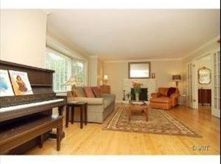 1211 Oak Knoll Dr, Lake Forest, IL 60045