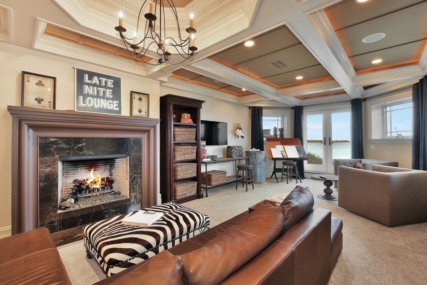10 Lari Lane, Shelter Island - Bumblebee Manor - Den