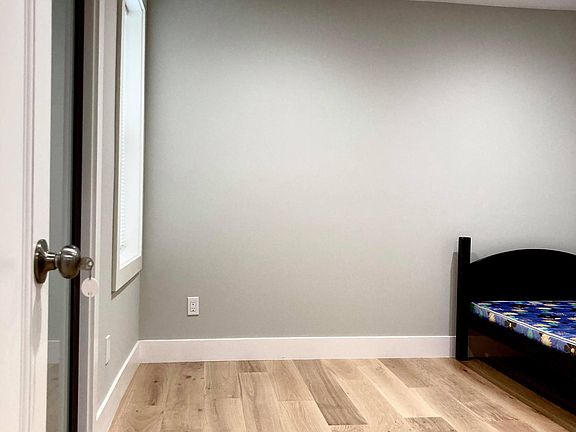 4th image of 1034 Huron Ave