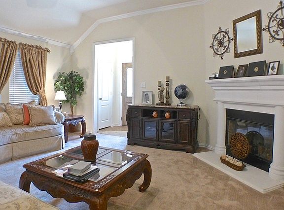 3rd image of 841 Claycourt Cir