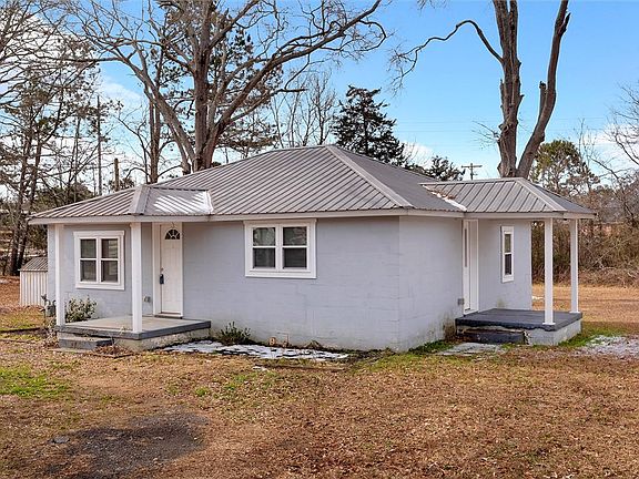 3rd image of 20 Sanders St