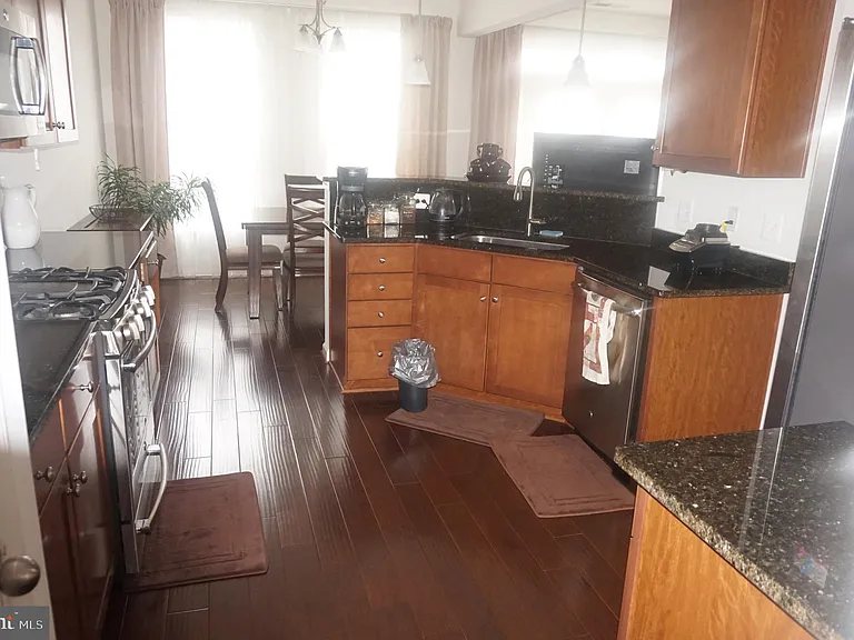 42281 Canary Grass Sq — Photo 10