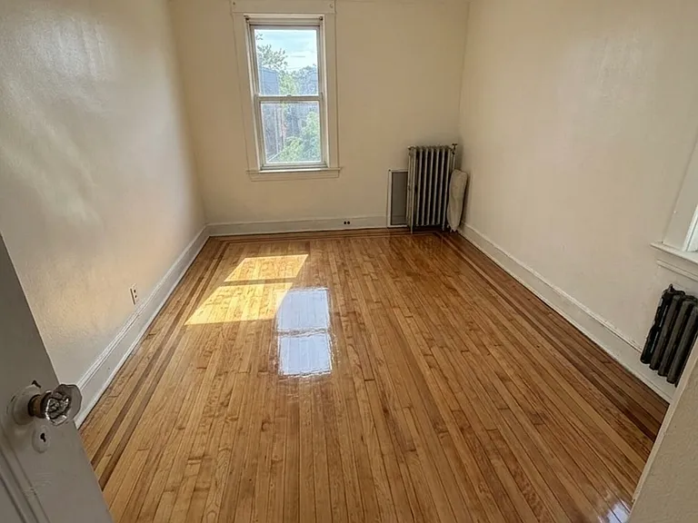 2119 Lurting Ave — Photo 3