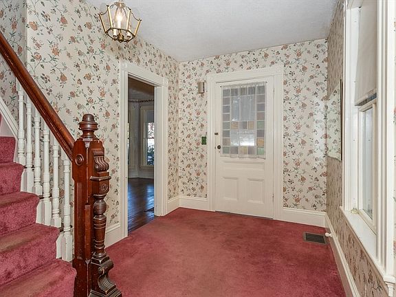 3rd image of 425 Lincoln St