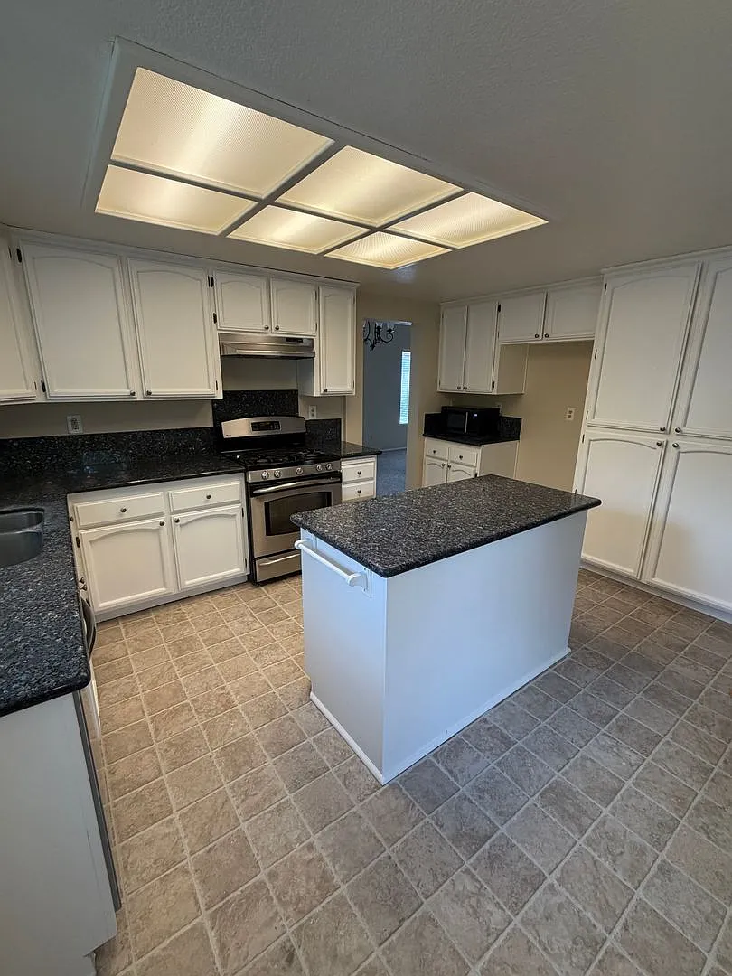 Nice Two-Story Home In Antelope!! — Photo 4