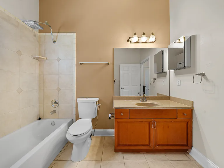 10538 Palmetto Blvd — Photo 24