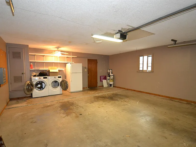 8833 Tallwood Dr — Photo 38