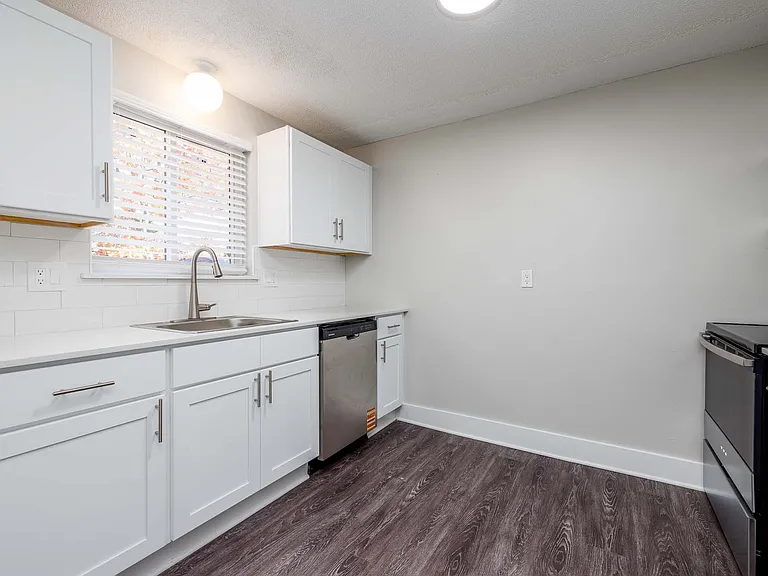 Northside Manor Apartments — Photo 10