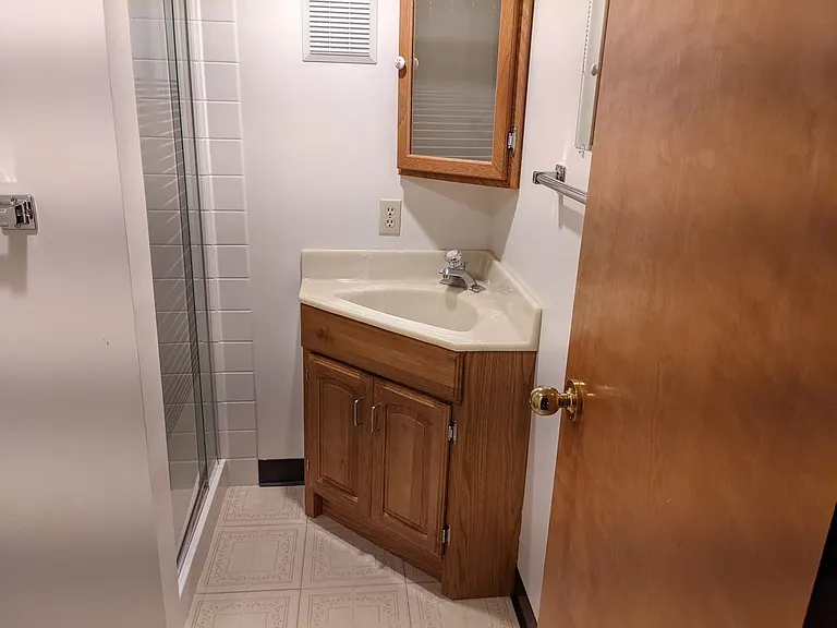 124 E 28th St — Photo 13