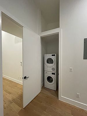 3rd image of 6 Saint Nicholas Ave #2RR