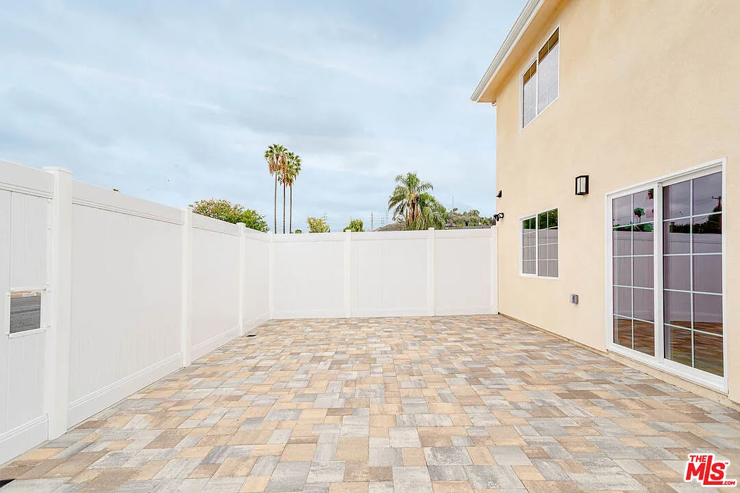 2 bed, 2.0 bath, 1100 sqft, $3,250 — Photo 4