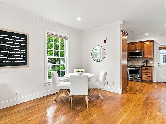5th image of 426 Main St Unit 1