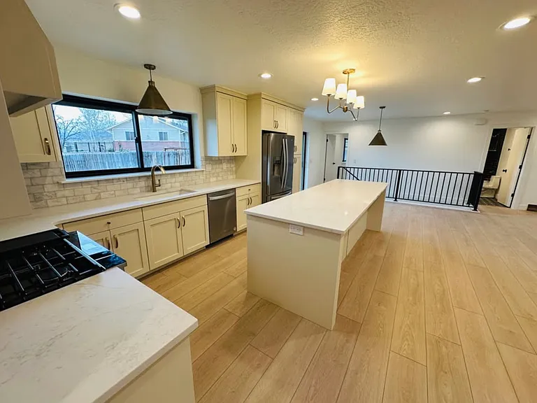 1037 N Willow Way — Photo 4