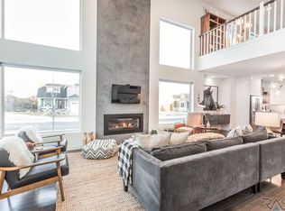1201 S Scarlet Oak Trl, Sioux Falls, SD 57110