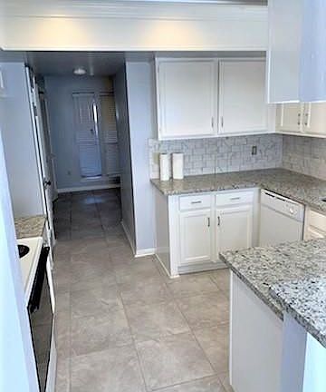 2nd image of 2818 Camelot Ln