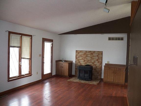 3rd image of 8343 Larch Ct