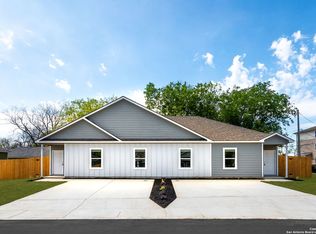 413-415 Hudson St, Seguin, TX 78155