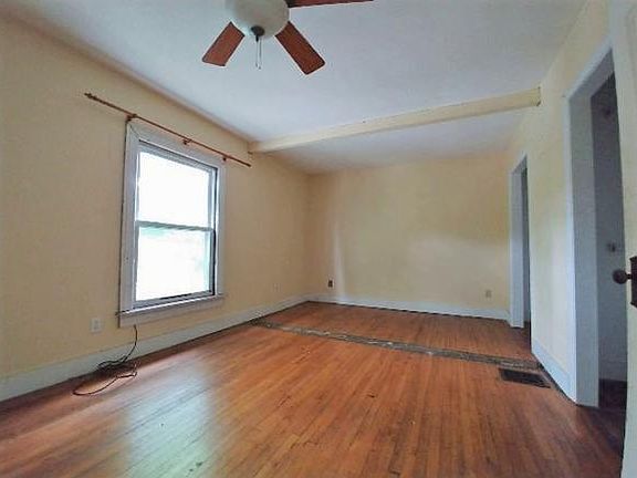 5th image of 358 W 2nd St