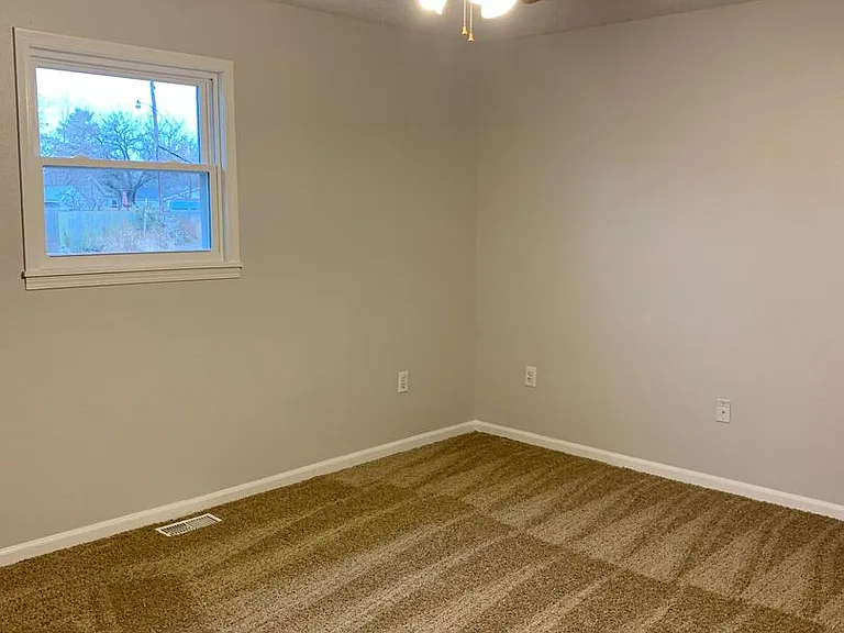 4404 Wabash Ave — Photo 13