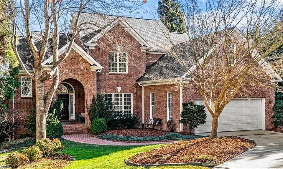 1st image of 4 Foxglove Ln