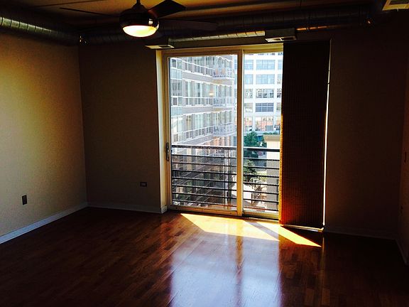 4th image of 873 N Larrabee St #44