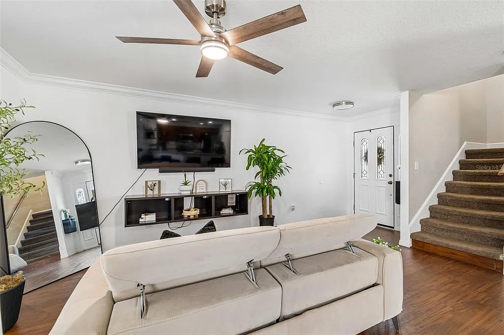 3 bed, 2.5 bath, 1602 sqft, $1,900 — Photo 4