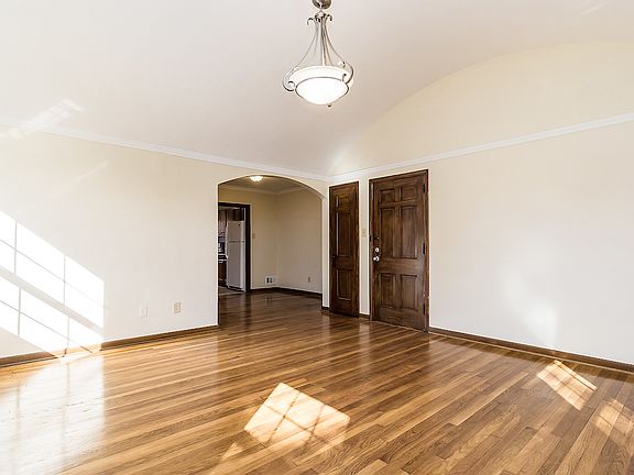 5th image of 1653 Westwood Ave APT D