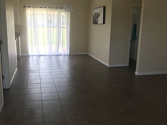5th image of 27 Hemlock Radial Dr